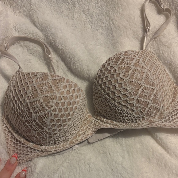 Victoria’s Secret lightly lined bra - Picture 1 of 6